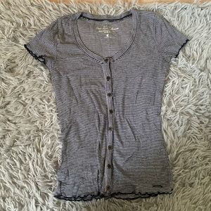 stripes button cropped tee!